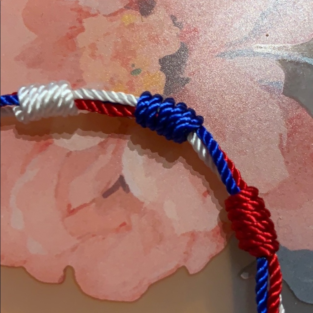 Thread bracelet - Picture 3 of 3